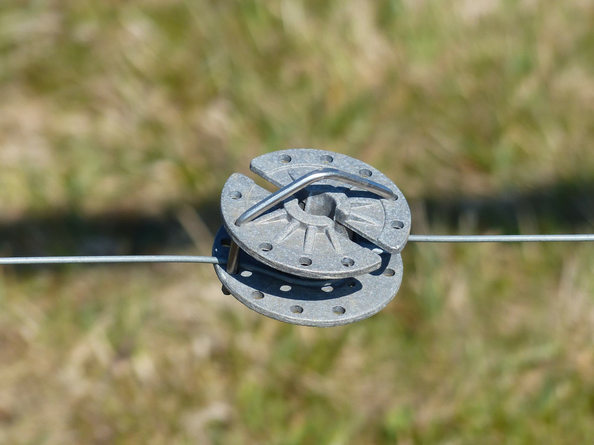 Fence wire tensioning and brackets