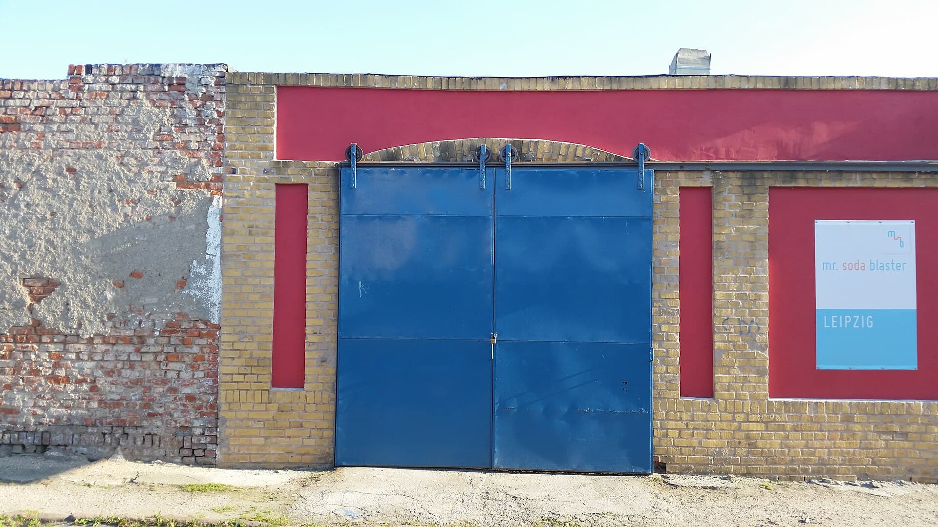 Automated sliding gate